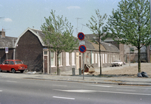 853254 Gezicht in de Covelstraat te Utrecht, tijdens de sloop van de huizen.